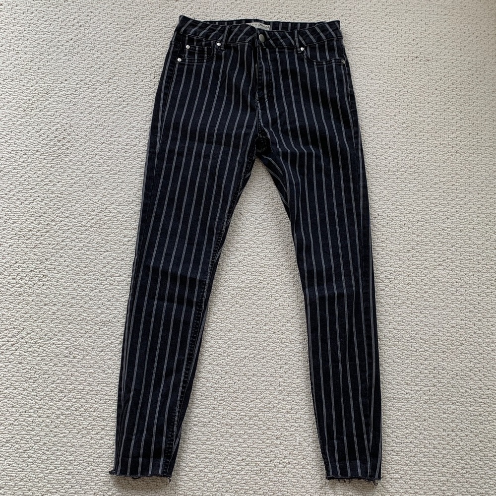 Stripe patterned jeans (white black)